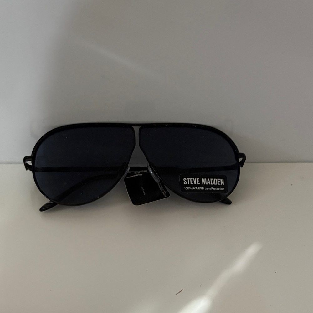 Steve Madden Black Aviator Shades